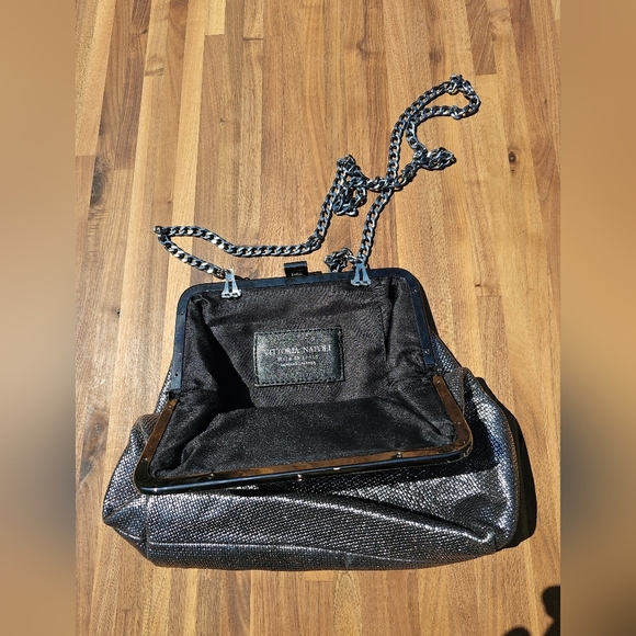 Vittoria Nipoli Genuine Leather Metalic Kiss Lock Silver Chain Evening Bag - Picture 2 of 11